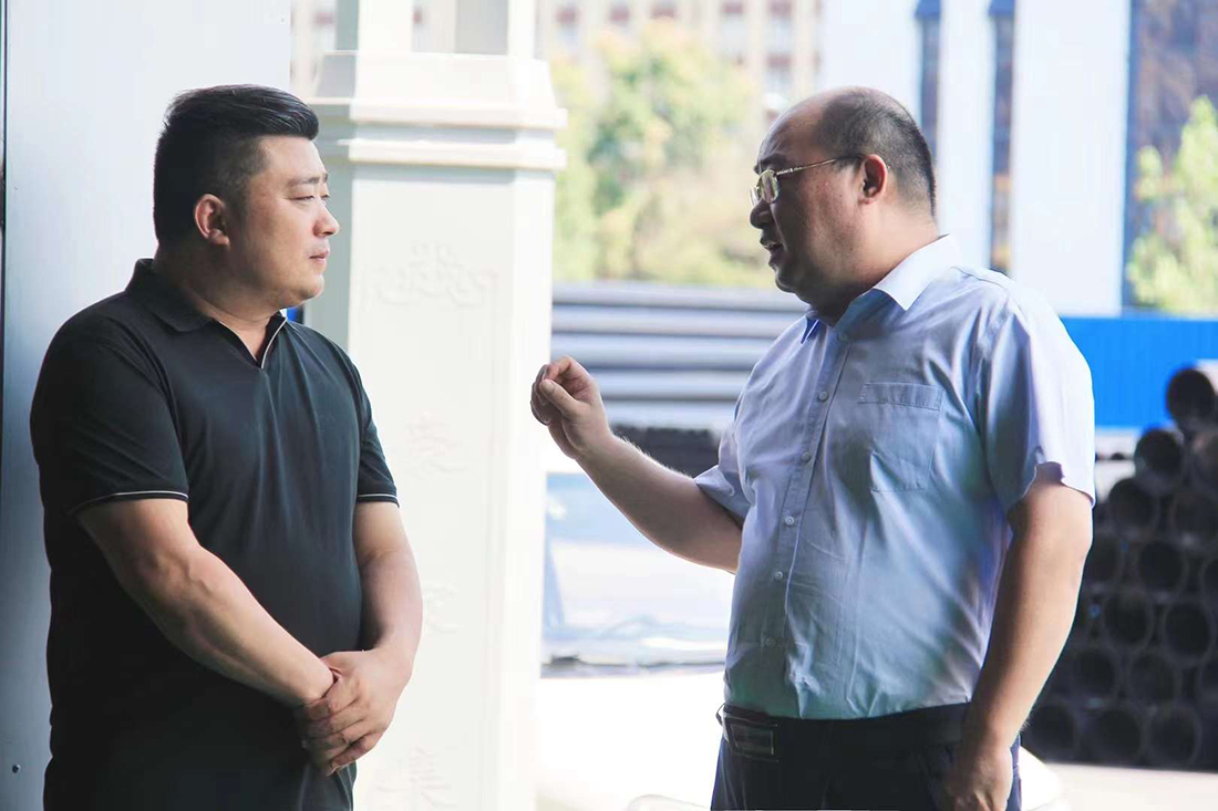 徽商銀行阜陽分行黨委書記、行長米宏運(yùn)蒞臨豪家集團(tuán)考察調(diào)研1