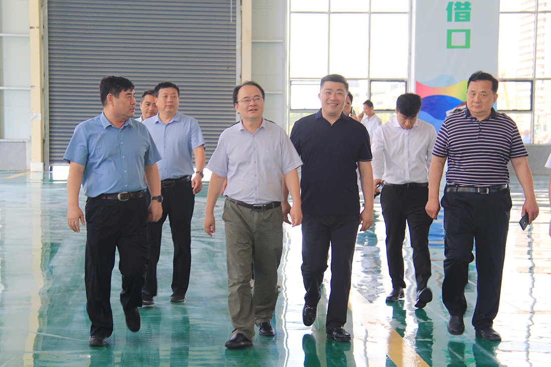 中華工商時(shí)報(bào)副社長(zhǎng)陳建輝、鄉(xiāng)村振興研究院院長(zhǎng)宋大磊、中國(guó)民營(yíng)文化產(chǎn)業(yè)商會(huì)秘書(shū)處秘書(shū)蔣恩來(lái)等蒞臨豪家管