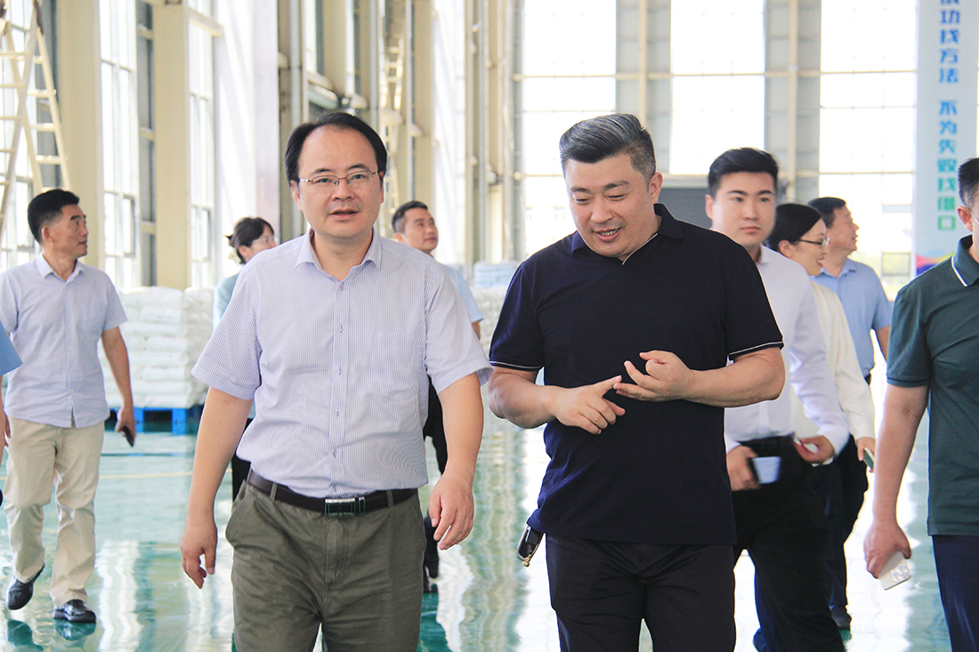 中華工商時(shí)報(bào)副社長(zhǎng)陳建輝、鄉(xiāng)村振興研究院院長(zhǎng)宋大磊、中國(guó)民營(yíng)文化產(chǎn)業(yè)商會(huì)秘書(shū)處秘書(shū)蔣恩來(lái)等蒞臨豪家管