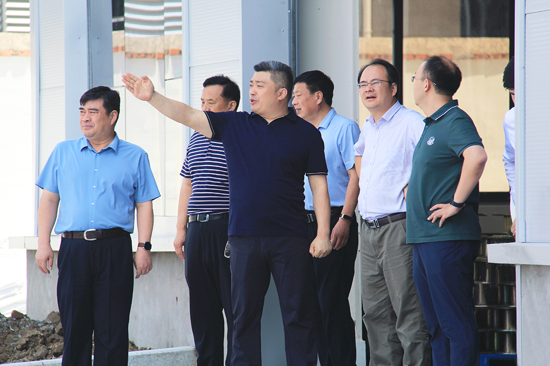 中華工商時(shí)報(bào)副社長(zhǎng)陳建輝、鄉(xiāng)村振興研究院院長(zhǎng)宋大磊、中國(guó)民營(yíng)文化產(chǎn)業(yè)商會(huì)秘書(shū)處秘書(shū)蔣恩來(lái)等蒞臨豪家管