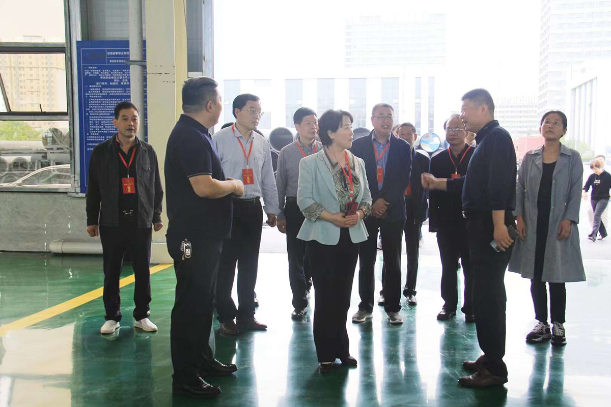 縣人大常委會副主任周莉帶領部分縣人大常委會委員、縣人大代表蒞臨豪家集團
