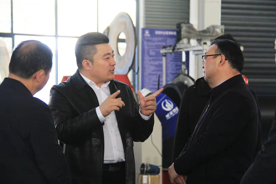 省科技廳副廳長(zhǎng)姚群、創(chuàng)新基地處處長(zhǎng)鐘海斌等一行蒞臨豪家管業(yè)考察調(diào)研3