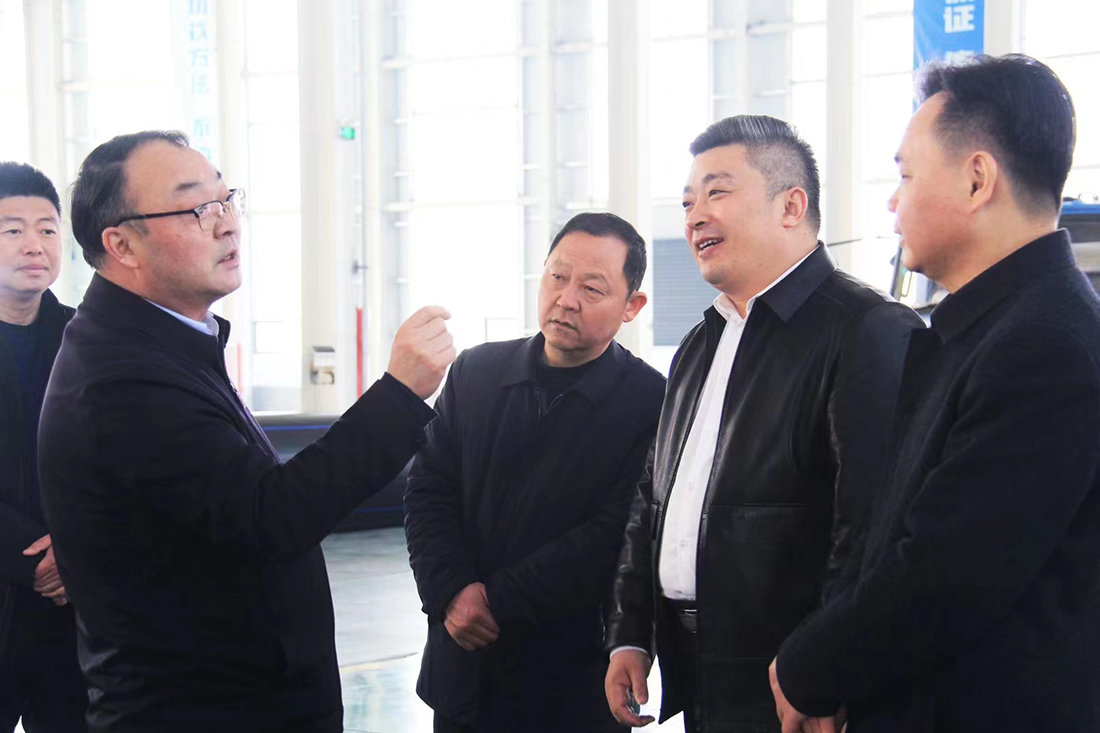 省科技廳副廳長(zhǎng)姚群、創(chuàng)新基地處處長(zhǎng)鐘海斌等一行蒞臨豪家管業(yè)考察調(diào)研3
