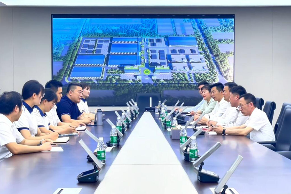 縣委常委、常務(wù)副縣長(zhǎng)胡允凱等一行蒞臨豪家股份召開(kāi)上市專(zhuān)班調(diào)度會(huì)2