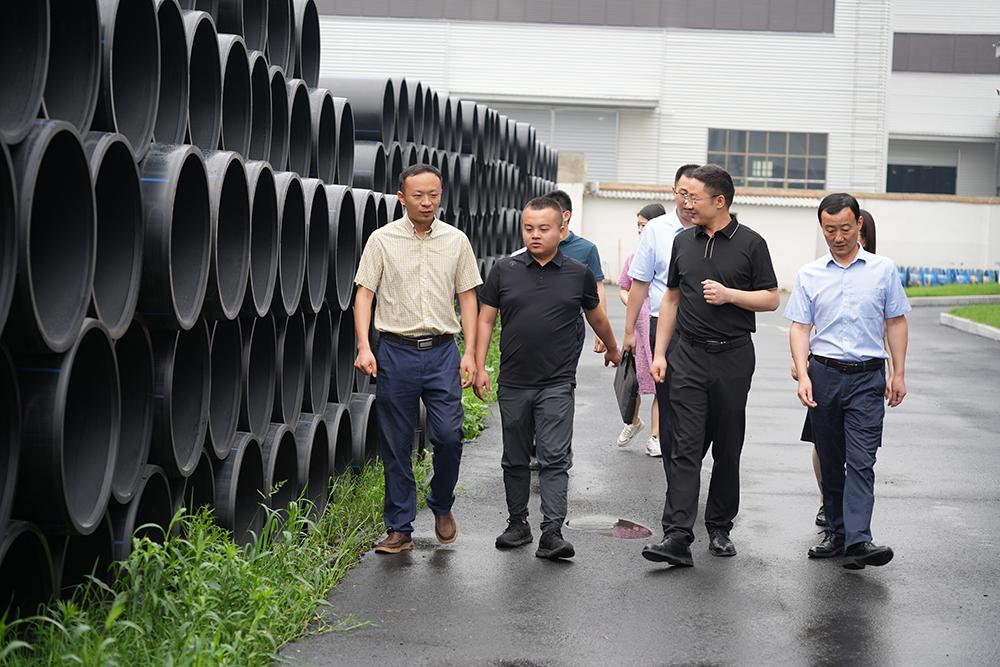 肥西縣桃花鎮(zhèn)政協(xié)聯(lián)絡組長韓雪松，鎮(zhèn)黨委副書記軒耀等一行蒞臨豪家股份調(diào)研交流2